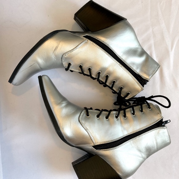 Silver squared-off toe zip-up chunky black heeled bootie - Picture 2 of 3